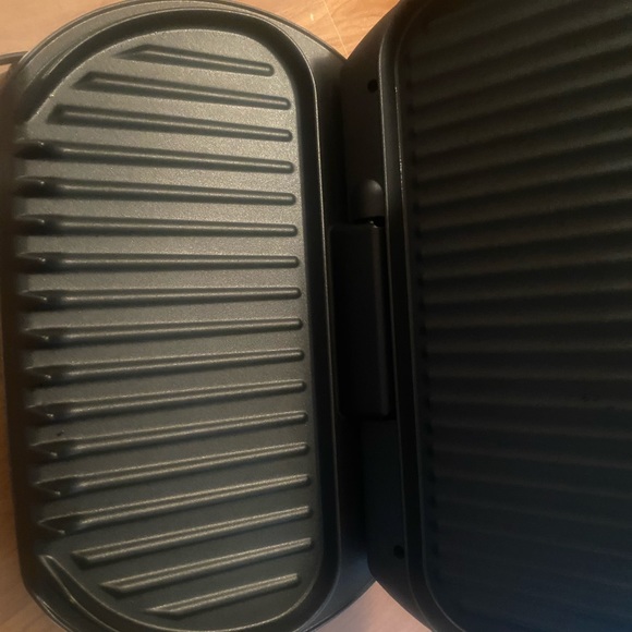 Grill - Picture 2 of 2